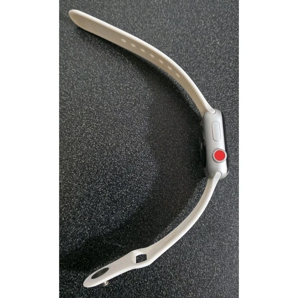 Apple Watch Series 3 38mm White‎ Band Silver
